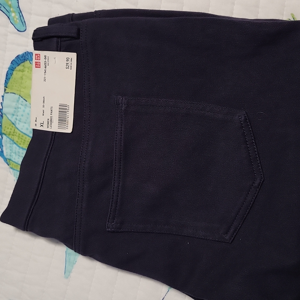 Uniqlo Skinny, 32-34 waist. NWT Navy blue.